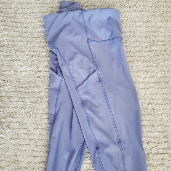 Athleta Ultimate stash pocket Capri. Lavender, size m. - Picture 7 of 7